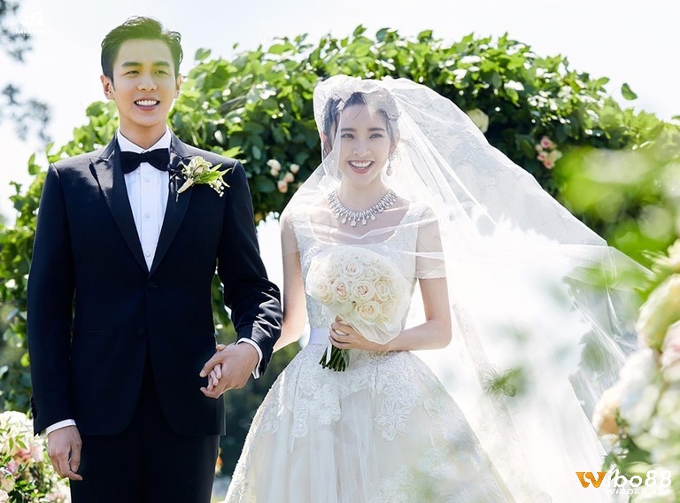 Mộng đám cưới với người yêu hiện tại cho thấy niềm vui trong mối quan hệ hôn nhân