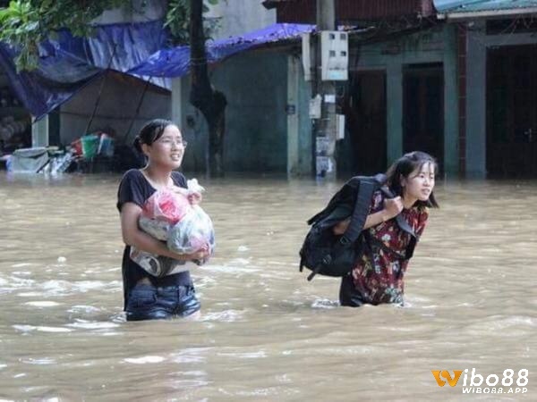 Bộ số gắn với chiêm bao thấy lội nước theo từng trường hợp