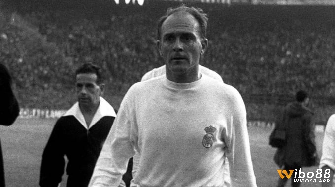 Alfredo Di Stefano là một cầu thủ xuất sắc nhất Real Madrid