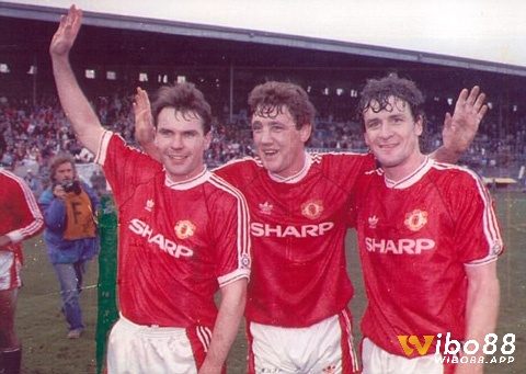 Steve Bruce - một trong các trung vệ hay nhất của Manchester United từng có