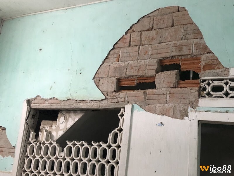 Chiêm bao thấy nhà sập do mưa bão thể hiện bạn là người thiếu tự tin