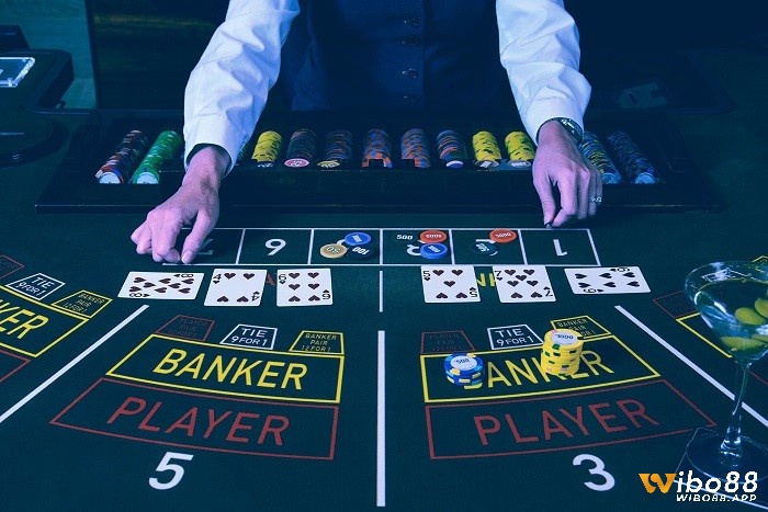 Đặt cược vào Banker là chiến thuật chơi bài Baccarat đơn giản nhất và được nhiều người chơi lựa chọn