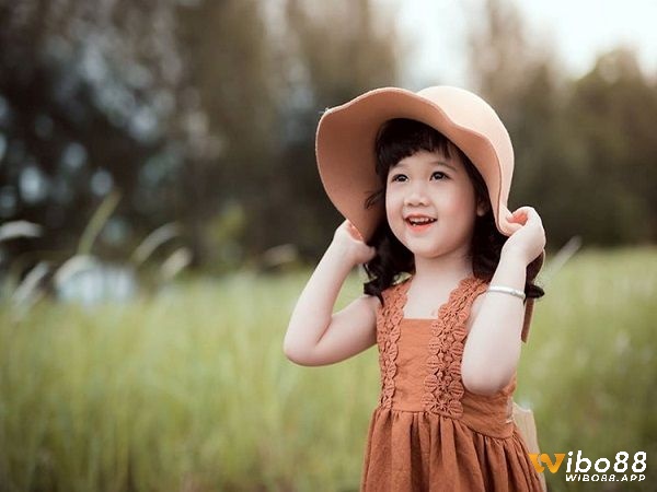 Chiêm bao thấy bé gái tóc dài thường gắn với sự phong phú, trù phú và may mắn trong tài chính