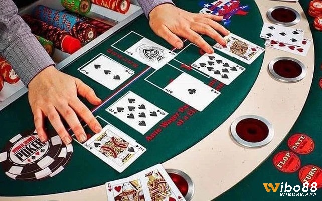 Quyết định chơi hay bỏ bài ngay từ vòng Pre-flop là một trong những yếu tố quyết định thành công khi đánh bài poker