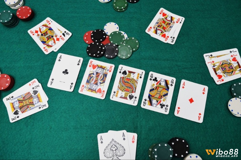 Poker không chỉ là trò chơi về bài mà còn là cuộc chiến tâm lý giữa các người chơi