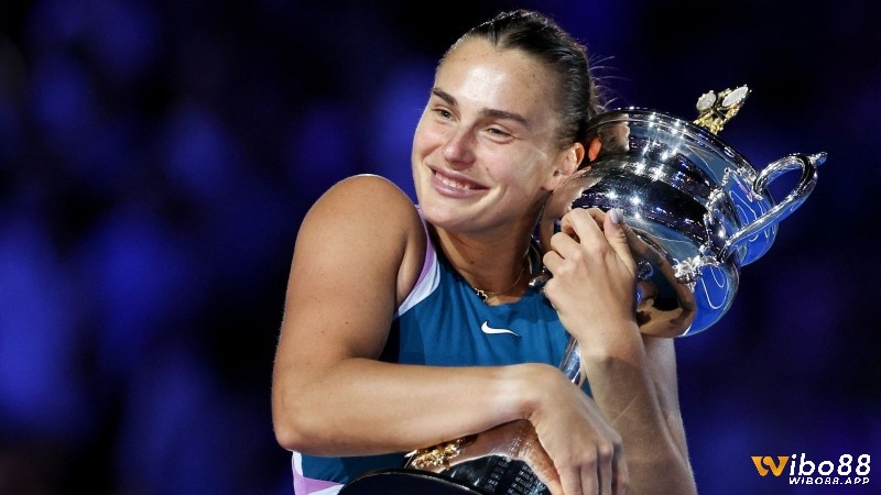 Aryna Sabalenka được biết đến với lối chơi mạnh mẽ và quyết đoán và khả năng kết thúc điểm nhanh chóng
