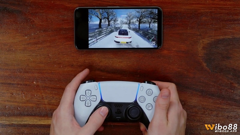 Tay cầm Bluetooth như iPega hay Gamesir giúp người chơi kết nối không dây và điều khiển game thùng Android dễ dàng