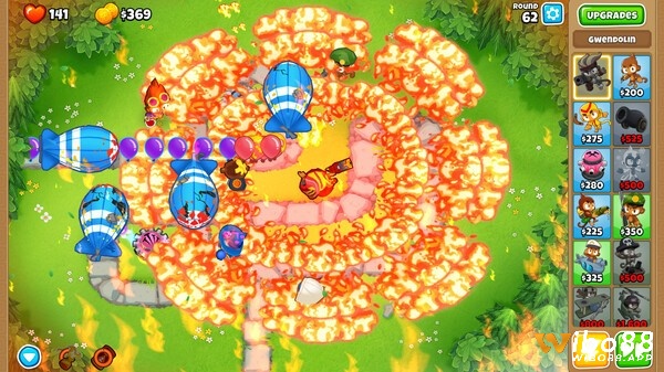 Plant vs Zombies và Bloons TD thử thách tư duy chiến thuật trên iOS.