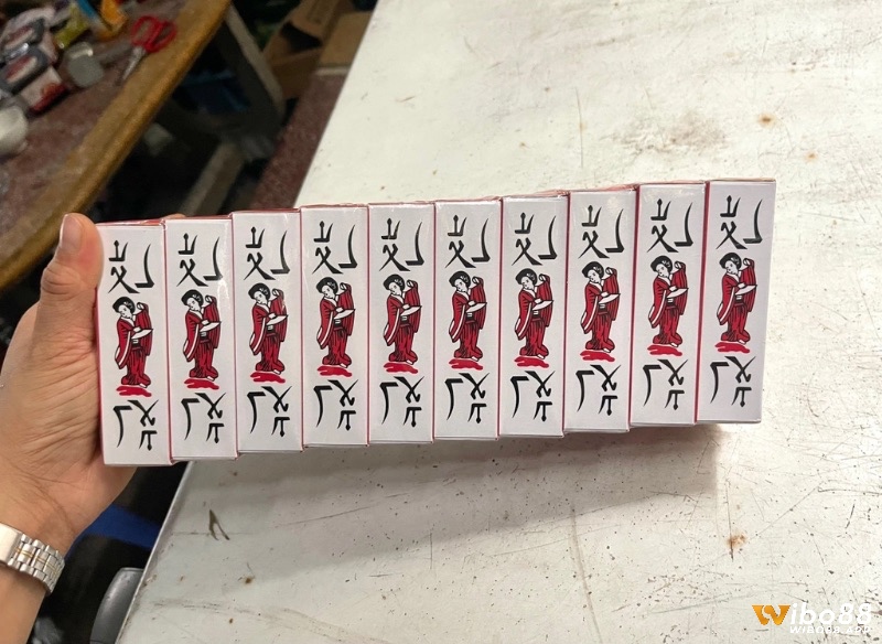 Trong bài Tổ Tôm là gì thì mỗi quân bài giữ vai trò quan trọng trong việc tạo phỏm và ù.