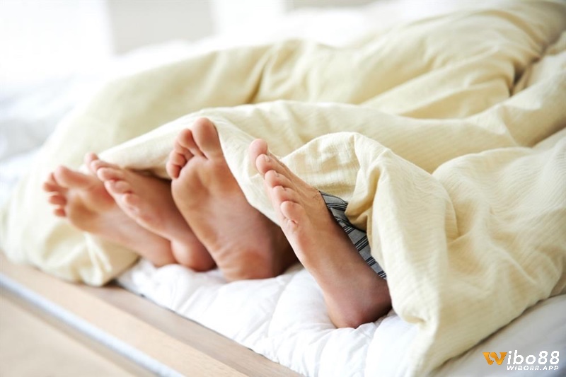 Giải mã giấc mơ thấy quan hệ với người yêu phản chiếu trạng thái và trải nghiệm trong tình yêu thực tế.