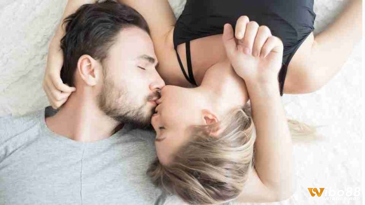 Biểu hiện của sự gắn kết, khao khát và tình yêu nồng nàn.
