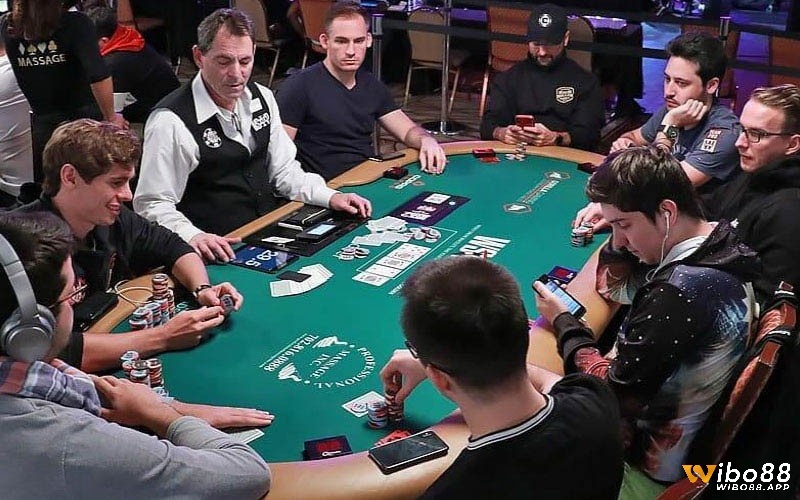 Stack và pot là hai thông số quan trọng ảnh hưởng đến tỷ lệ rủi ro của three bet poker