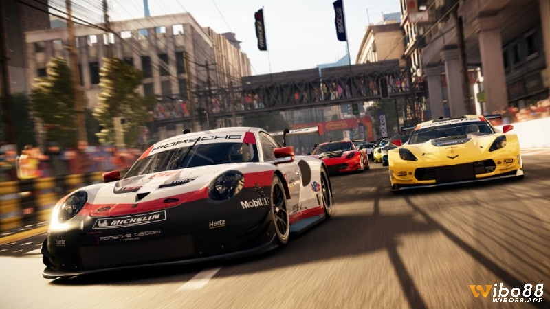 Bối cảnh rực rỡ, nhiều sắc màu, đúng chất đua xe hiện đại