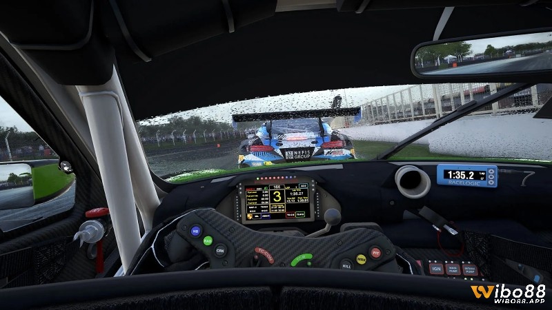 Xe GT bám sát nhau trong đoạn phanh gắt ở cuối đường thẳng