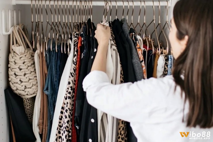 Giấc mơ thấy quần áo giúp bạn tìm ra số đề mang lại vận may chiều nay