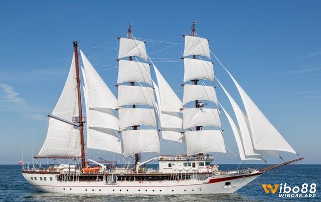 Giấc mơ thấy tàu thuyền đi trên biển xanh là điềm báo về hành trình phát triển của bạn