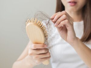 Mơ thấy tóc rụng số mấy giúp đề thủ phát tài phát lộc?