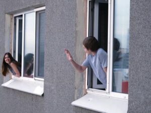 Mơ thấy hàng xóm số mấy? Điềm báo và con số may mắn